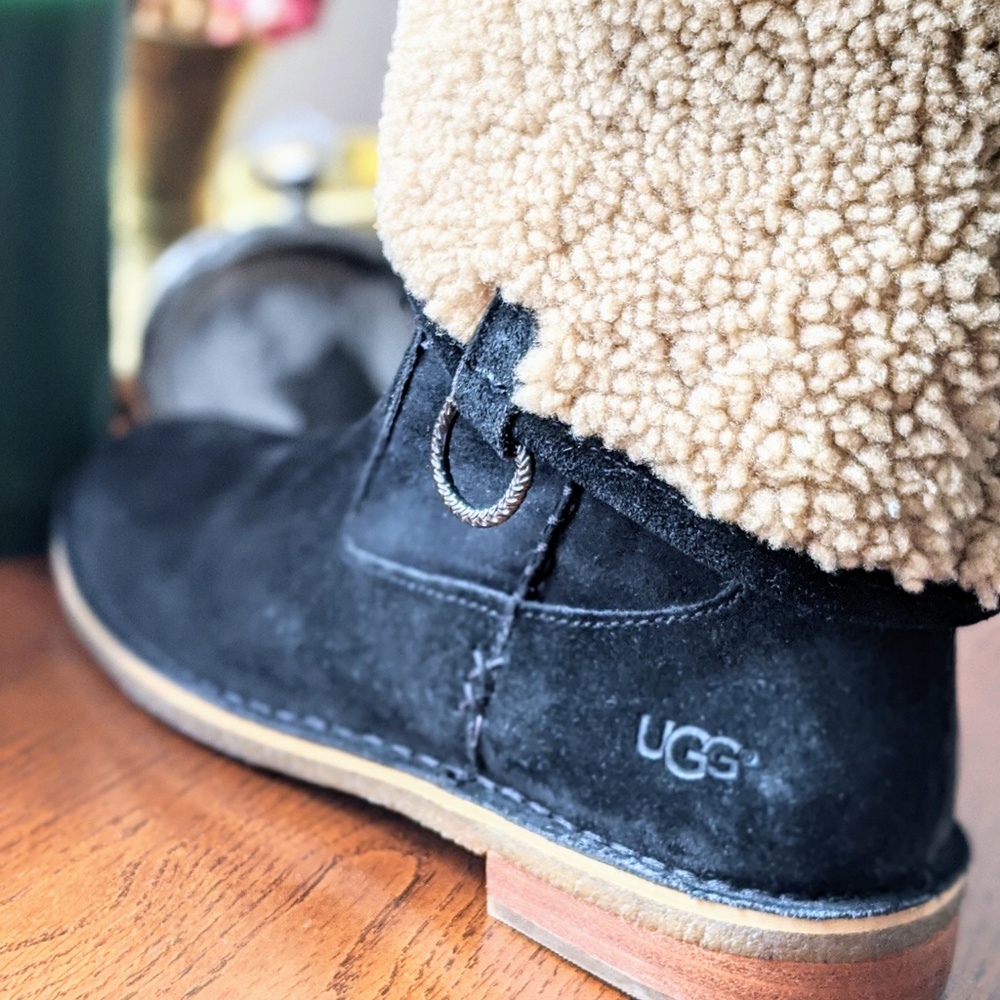 UGG Australia Women's Uggs Sheepskin Boots Size 9